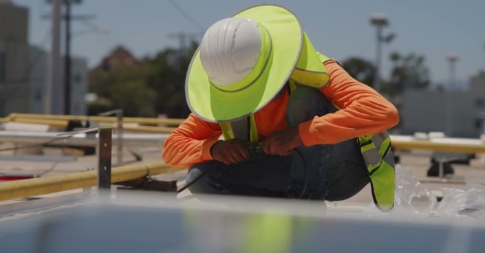 USC marked a major milestone in its sustainability efforts by adorning the rooftops of graduate student housing locations around the University Park Campus with state-of-the-art solar panels.