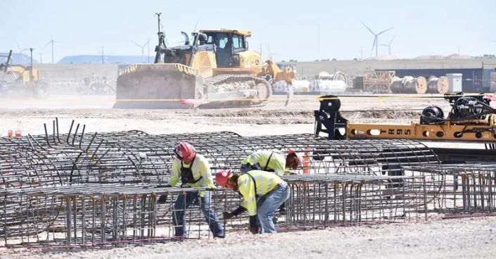 SunZia, a massive clean energy project in the US Southwest, has closed $11 billion non-recourse financing and launched full construction.