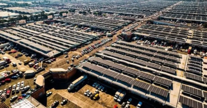 World's largest solar panel installation of its kind began operation on Mexico City's Central de Abasto, boosting renewable energy.